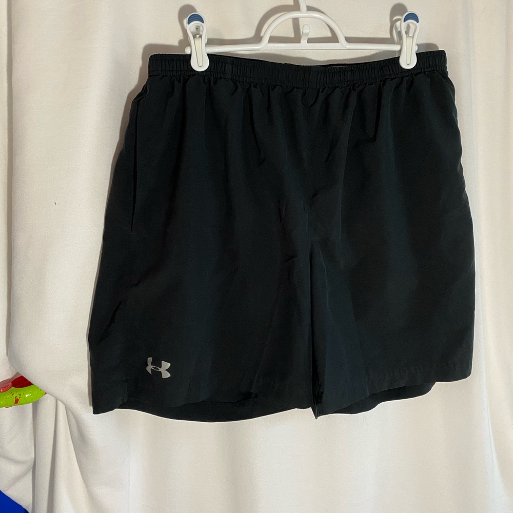 Under Armour Men's Black Shorts, Size Large